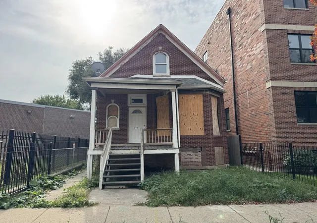 Single family home for sale at 2416 N Linden Pl, Chicago, IL 60647 | MLS# 12625965