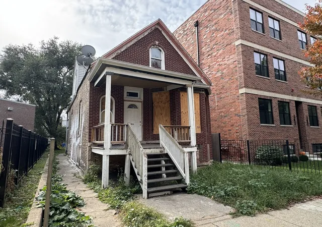 Photo 1 of Single family home for sale at 2416 N Linden Pl, Chicago, IL 60647 | MLS# 12625965 | Listing updated on 2026-10-27