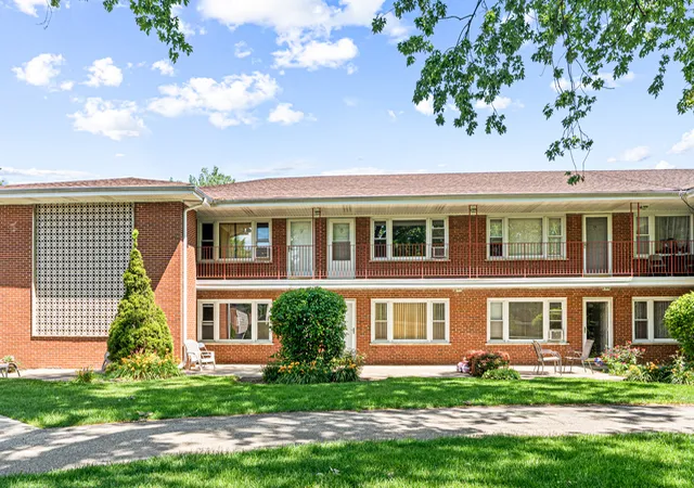 1st image of 1113 Holiday Ln #9, Des Plaines, IL 60016 | MLS# 12626088