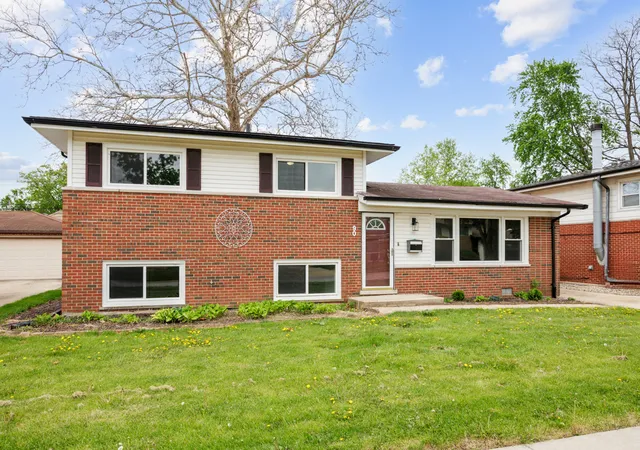 2nd image of 90 Peyton Dr, Chicago Heights, IL 60411 | MLS# 12626452