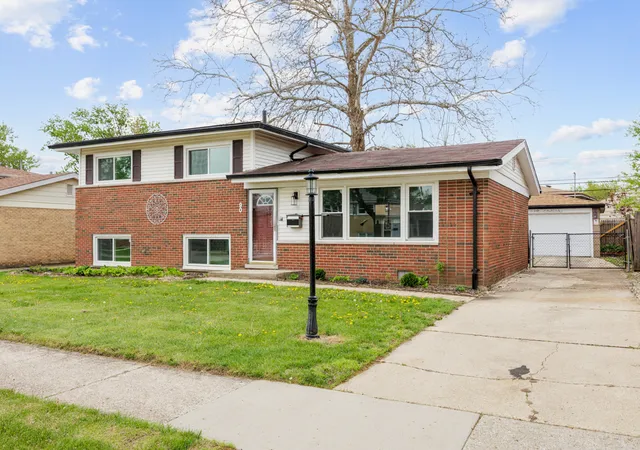 3rd image of 90 Peyton Dr, Chicago Heights, IL 60411 | MLS# 12626452