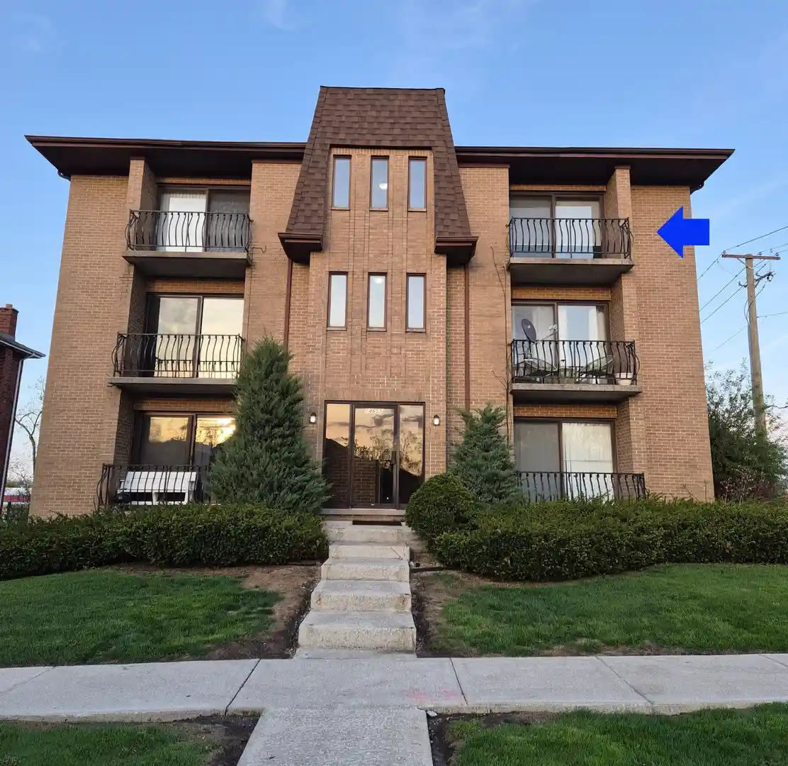 Listing Photo 1 - Condo for sale in 14655 Lamon Ave located at 14655 Lamon Ave, Midlothian, IL 60445 - Unit #3S