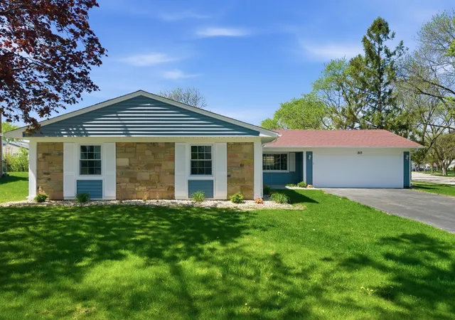 2nd image of 20 Emerson Dr, Schaumburg, IL 60194 | MLS# 12626544