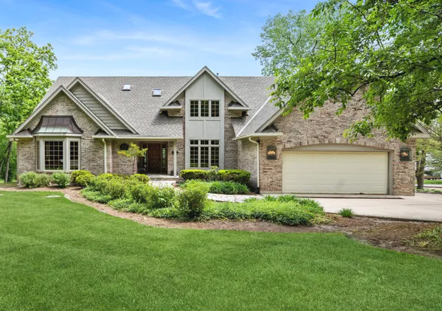 Homes for sale in Crystal Lake, IL | 6414 Vermont Trl, Crystal Lake, IL 60012 | MLS# 12626581