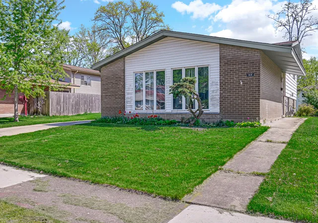 3rd image of 325 Gentry St, Park Forest, IL 60466 | MLS# 12626619