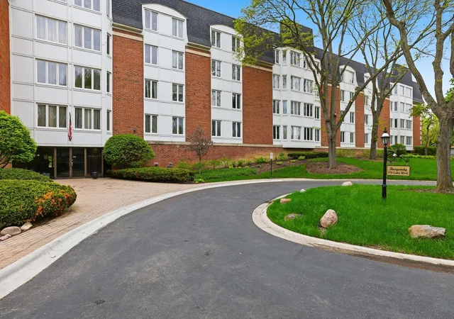 Homes for sale in Buffalo Grove, IL | 175 Lake Blvd #302, Buffalo Grove, IL 60089 | MLS# 12626659