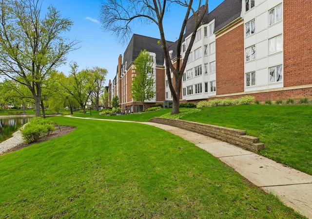 Homes for sale in Buffalo Grove, IL | 175 Lake Blvd #302, Buffalo Grove, IL 60089 | MLS# 12626659