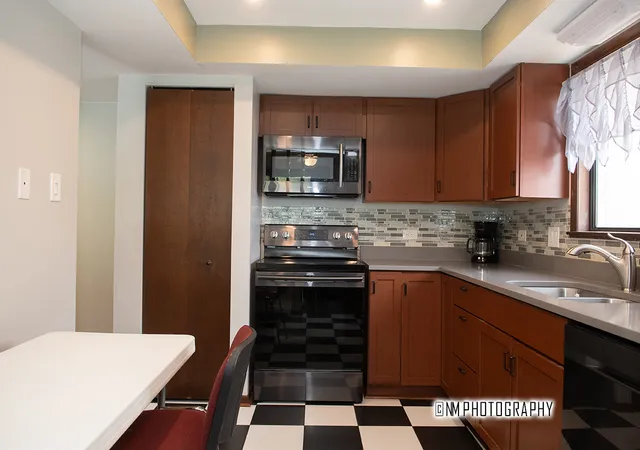 Listing Photo 5 - Condo for sale in building located at 9182 S Rd, Palos Hills, IL 60465 - Unit #A