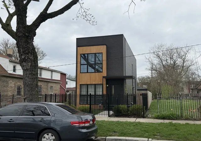 5th image of 425 N Lawndale Ave, Chicago, IL 60624 | MLS# 12627043