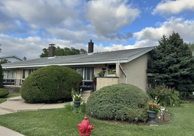 Homes for sale in Westchester, IL | 1247 S Mannheim Rd #3, Westchester, IL 60154 | MLS# 12627106
