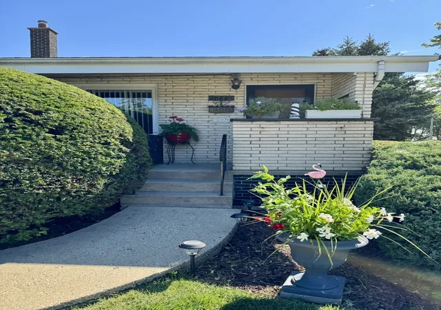 Homes for sale in Westchester, IL | 1247 S Mannheim Rd #3, Westchester, IL 60154 | MLS# 12627106