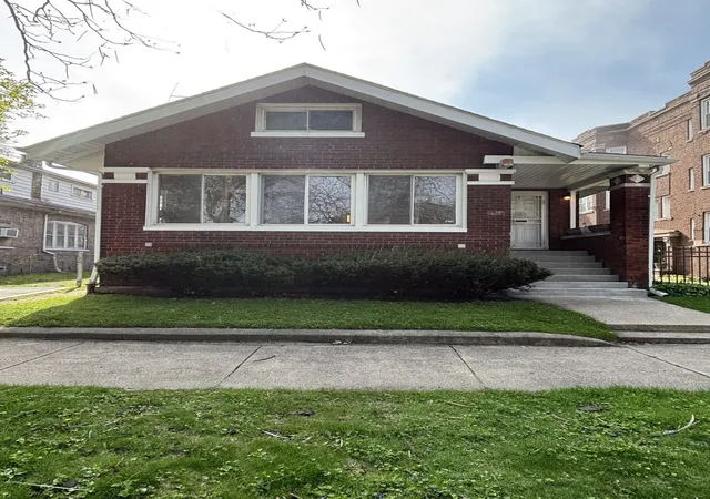 Homes for sale in Chicago, IL | 7518 S Ridgeland Ave, Chicago, IL 60649 | MLS# 12627173