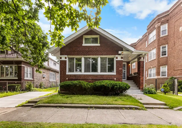 1st image of 7518 S Ridgeland Ave, Chicago, IL 60649 | MLS# 12627173
