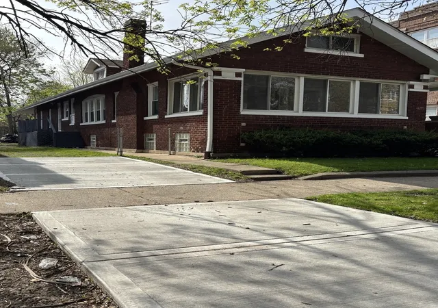 Homes for sale in Chicago, IL | 7518 S Ridgeland Ave, Chicago, IL 60649 | MLS# 12627173