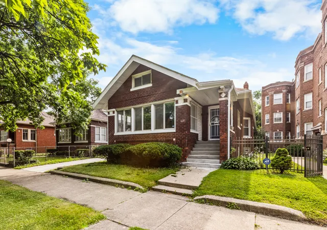 2nd image of 7518 S Ridgeland Ave, Chicago, IL 60649 | MLS# 12627173