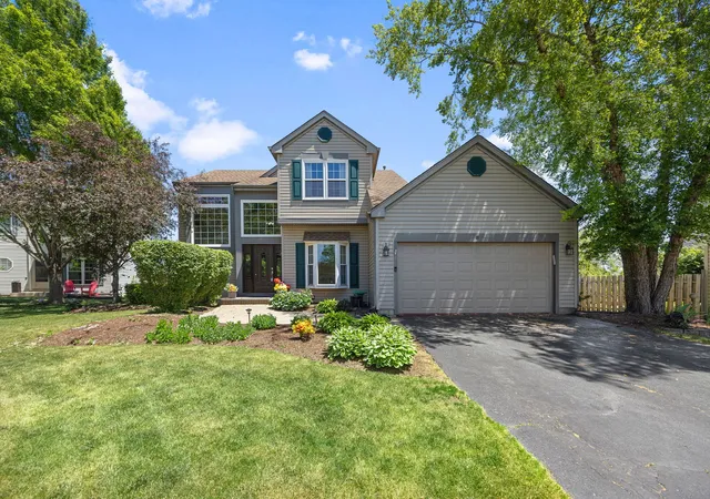 Single family home for sale at 8 Elizabeth Ct, Lake In The Hills, IL 60156 | MLS# 12627225