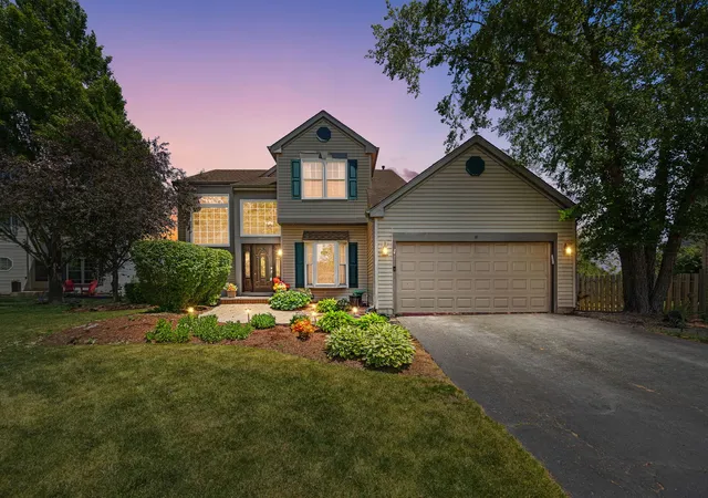 Photo 2 of Single family home for sale at 8 Elizabeth Ct, Lake In The Hills, IL 60156 | MLS# 12627225 | Listing updated on 2026-10-07