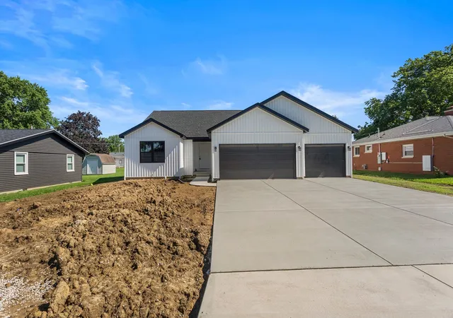 Homes for sale in St. Joseph, IL | 202 W Evergreen Dr, St. Joseph, IL 61873 | MLS# 12627316