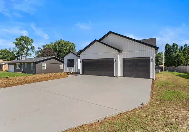 Homes for sale in St. Joseph, IL | 202 W Evergreen Dr, St. Joseph, IL 61873 | MLS# 12627316