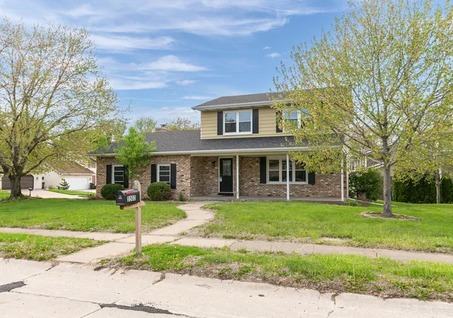 2nd image of 3503 32nd St, Moline, IL 61265 | MLS# 12627352