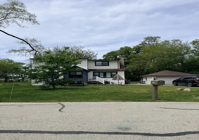 Listing Photo 4 - Condo for sale in building located at 1596 Oxford Ln, Des Plaines, IL 60016