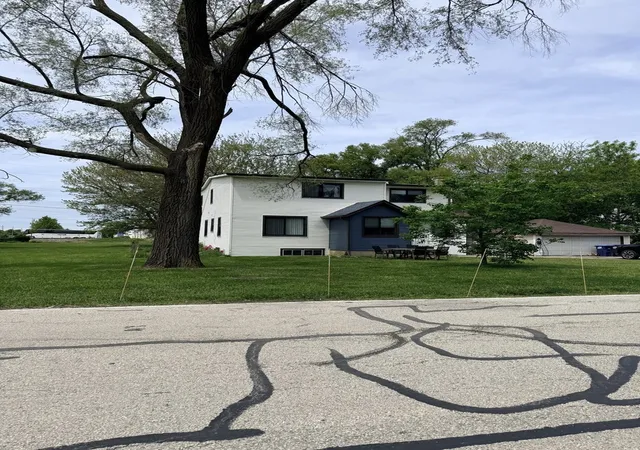 5th image of 1596 Oxford Ln, Des Plaines, IL 60016 | MLS# 12627380