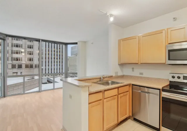 Listing Photo 1 - Condo for sale in building located at 222 N Columbus Dr, Chicago, IL 60601 - Unit #711