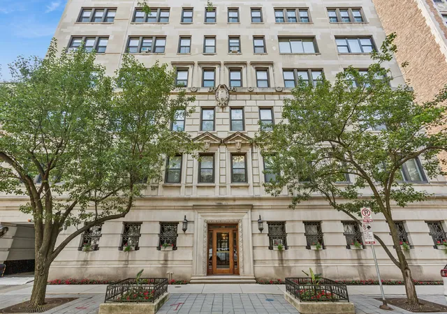 Homes for sale in Chicago, IL | 2912 N Commonwealth Ave #7D, Chicago, IL 60657 | MLS# 12627770