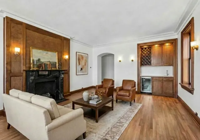 Homes for sale in Chicago, IL | 2912 N Commonwealth Ave #7D, Chicago, IL 60657 | MLS# 12627770