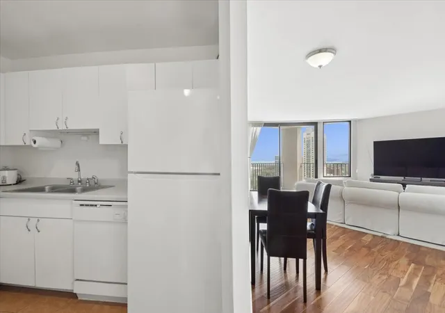4th image of 5320 N Sheridan Rd #2403, Chicago, IL 60640 | MLS# 12627916