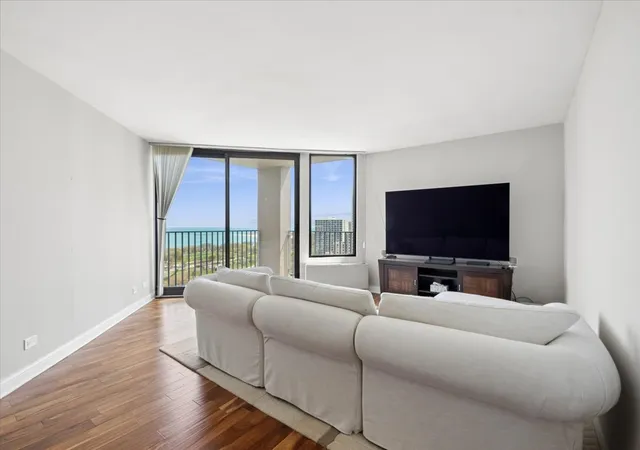 5th image of 5320 N Sheridan Rd #2403, Chicago, IL 60640 | MLS# 12627916
