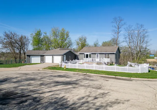 Photo 2 of Single family home for sale at 1 Irvine, Galena, IL 61036 | MLS# 12627998 | Listing updated on 2026-07-29