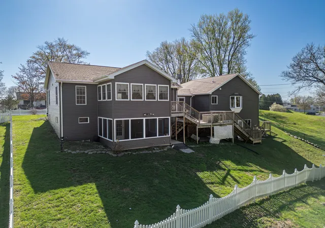 Photo 3 of Single family home for sale at 1 Irvine, Galena, IL 61036 | MLS# 12627998 | Listing updated on 2026-07-29