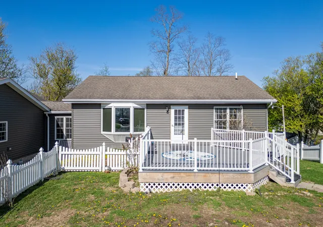 Photo 4 of Single family home for sale at 1 Irvine, Galena, IL 61036 | MLS# 12627998 | Listing updated on 2026-07-29