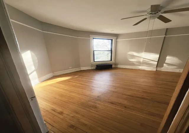 Listing Photo 5 - Condo for sale in building located at 419 E 46th St, Chicago, IL 60653