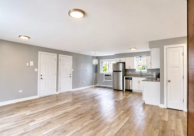 Photo 4 of Single family home for sale at 6910 W 109th Street, Worth, IL 60482 | MLS# 12628030 | Listing updated on 2026-04-24
