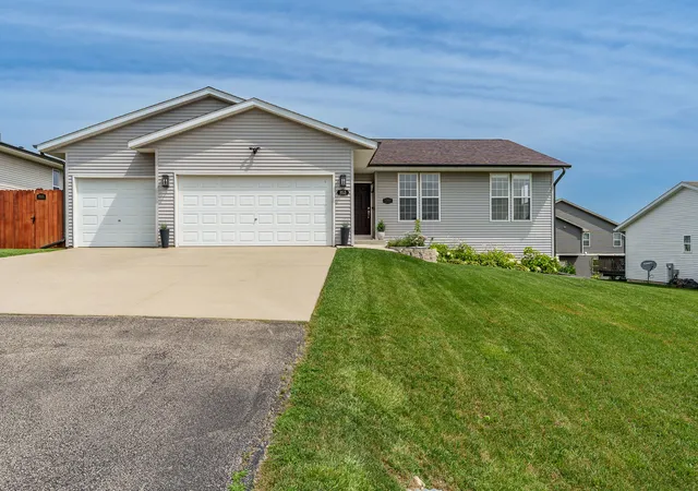 Homes for sale in Roscoe, IL | 853 Goosedown Dr, Roscoe, IL 61073 | MLS# 12628571