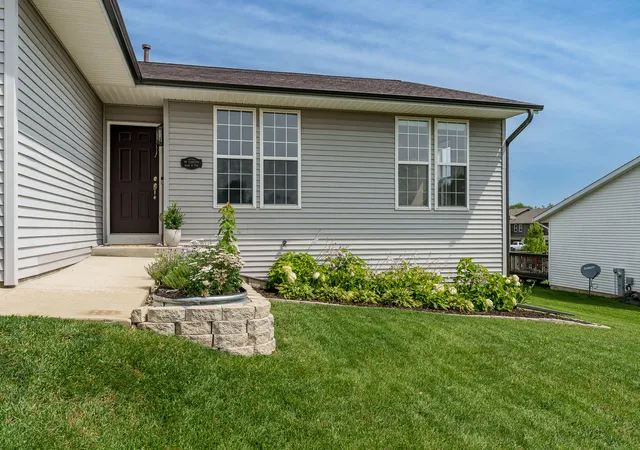 Homes for sale in Roscoe, IL | 853 Goosedown Dr, Roscoe, IL 61073 | MLS# 12628571