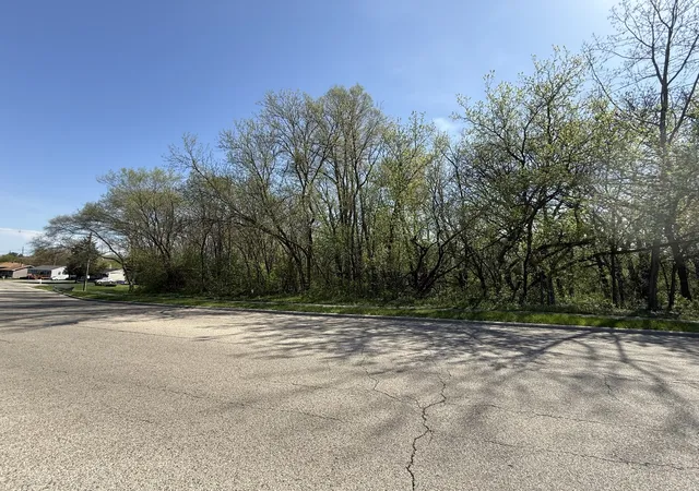 3rd image of 1716-1728-1740 Oak Dr, Mc Henry, IL 60050 | MLS# 12628642