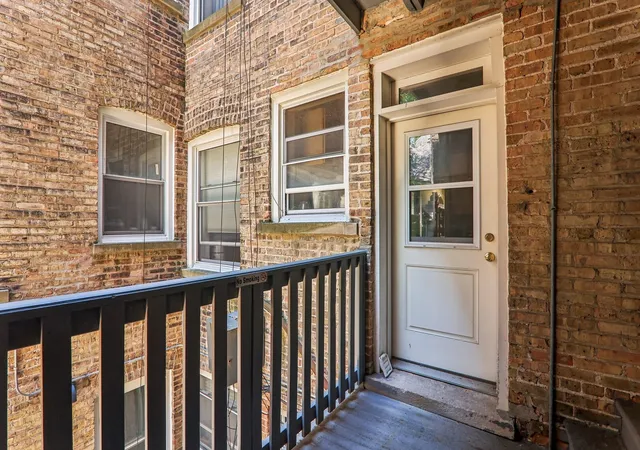 Homes for sale in Oak Park, IL | 824 Washington Boulevard, Oak Park, IL 60302 | Houzeo