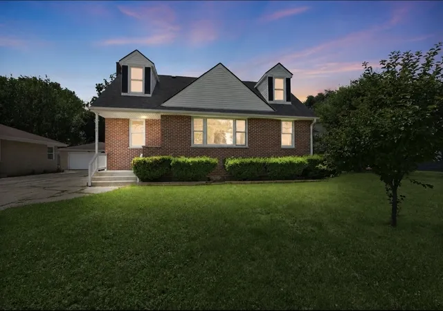 Homes for sale in Grayslake, IL | 17931 W Gages Lake Rd, Grayslake, IL 60030 | MLS# 12628765