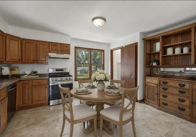 Homes for sale in Grayslake, IL | 17931 W Gages Lake Rd, Grayslake, IL 60030 | MLS# 12628765