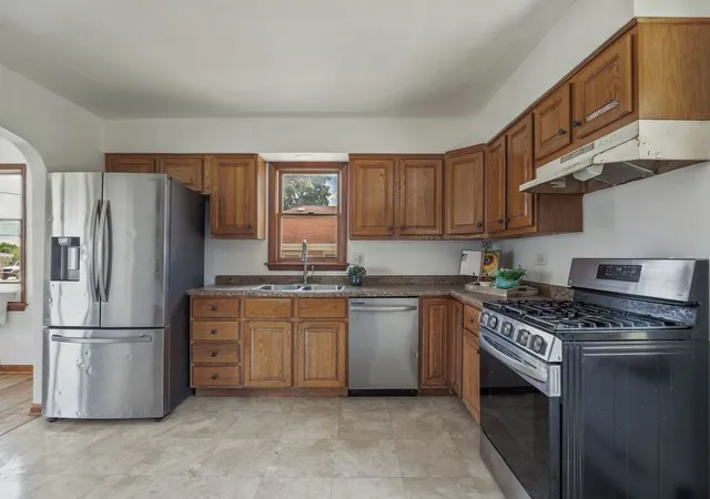 Homes for sale in Grayslake, IL | 17931 W Gages Lake Rd, Grayslake, IL 60030 | MLS# 12628765