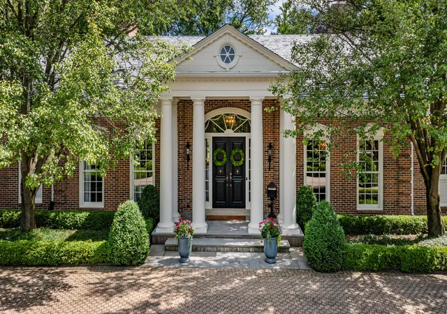 2nd image of 675 E Woodland Rd, Lake Forest, IL 60045 | MLS# 12628777