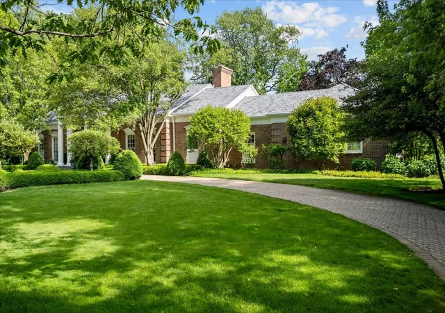 3rd image of 675 E Woodland Rd, Lake Forest, IL 60045 | MLS# 12628777