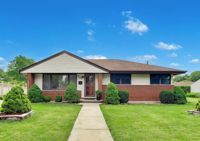 Homes for sale in Elmhurst, IL | 3n361 N Howard Ave, Elmhurst, IL 60126 | MLS# 12628797
