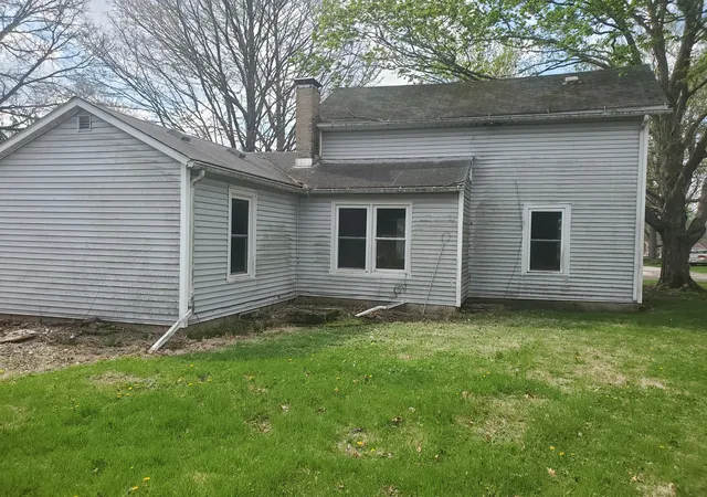 Photo 3 of Single family home for sale at 321 E Seminary Ave, Onarga, IL 60955 | MLS# 12628842 | Listing updated on 2026-10-03