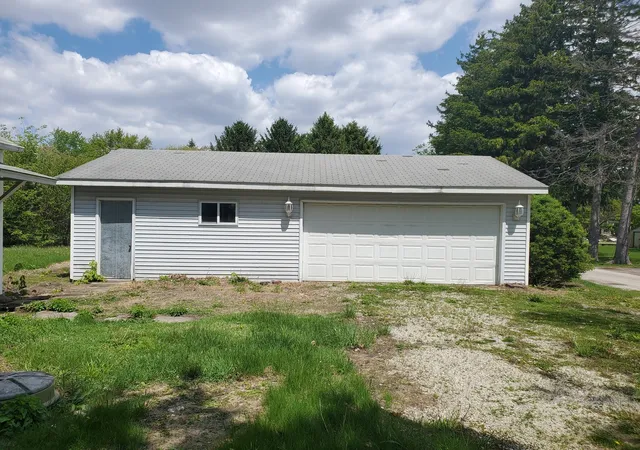 Photo 3 of Single family home for sale at 321 E Seminary Ave, Onarga, IL 60955 | MLS# 12628842 | Listing updated on 2026-10-03