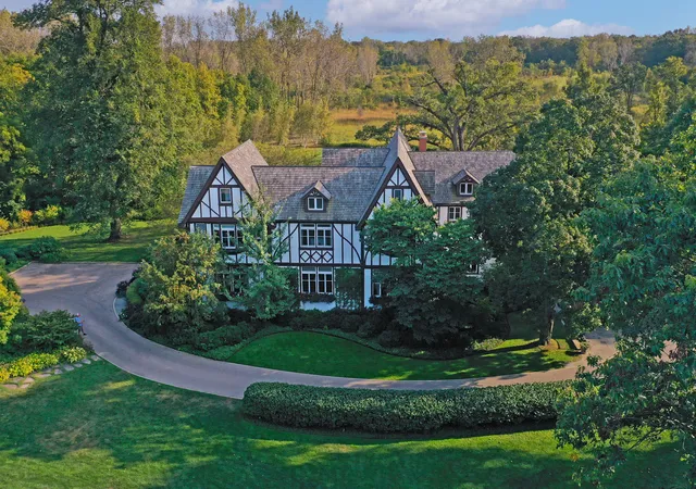 2nd image of 499 W Old Mill Rd, Lake Forest, IL 60045 | MLS# 12628867