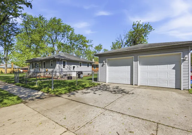 21st image of 18655 Sherman St, Lansing, IL 60438 | MLS# 12628988